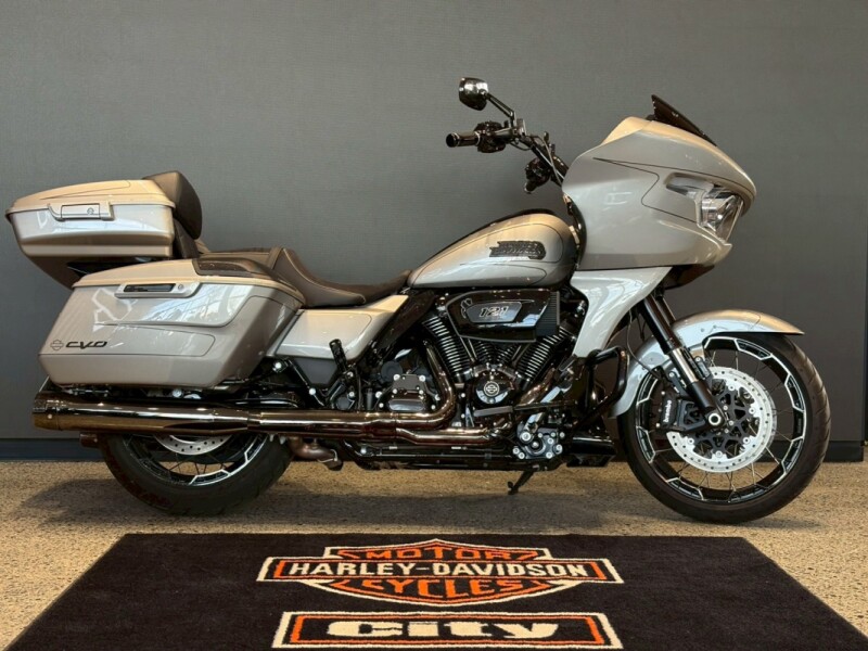 【中古車情報】2023YM FLTRXSE DARK PLATINUM (管理番号：950935)/西東京店