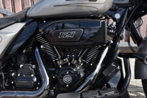 2023 Harley-Davidson® CVO™ Street Glide® FLHXSE thumb 3