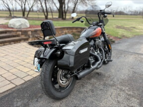 2022 Harley-Davidson® Street Bob® 114 Vivid Black thumb 1