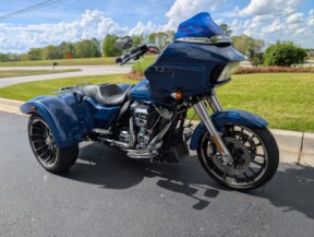 2023 Harley-Davidson® Road Glide® 3 Bright Billiard Blue thumb 3