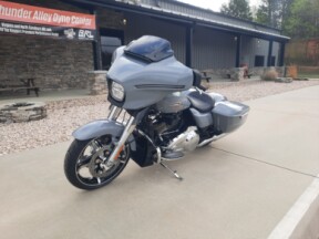 2026 Harley-Davidson® Street Glide® Dark Billiard Gray Chrome Trim thumb 2
