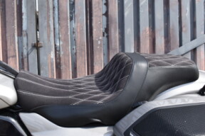 2023 Harley-Davidson® CVO™ Street Glide® FLHXSE thumb 2
