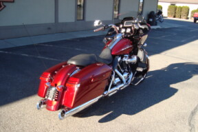 2017 Harley-Davidson® Road Glide® Special Velocity Red Sunglo thumb 3