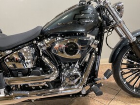 2026 Harley-Davidson® Breakout® Iron Horse Metallic Chrome Trim FXBR thumb 3