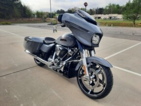 2026 Harley-Davidson® Street Glide® Dark Billiard Gray Chrome Trim thumb 0