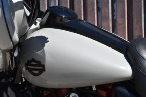 2020 Harley-Davidson® CVO™ Limited FLHTKSE thumb 2