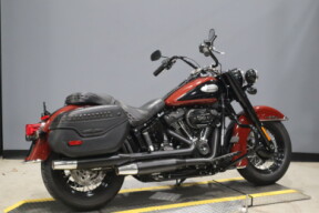 2024 Harley-Davidson® Heritage Classic FLHCS thumb 2