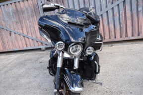 2017 Harley-Davidson® Electra Glide® Ultra Classic® FLHTCU thumb 0