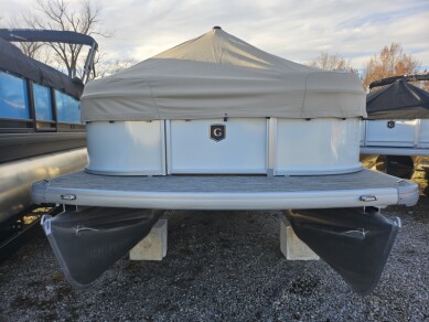 2026 Godfrey Xperience 2086 SBX ~90hp Motor & $ 4200 in custom options