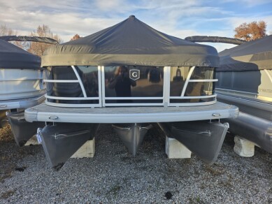 2026 Sweetwater 2286 CSE Tritoon ~200HP Yamaha +  $10,000 in Custom Options