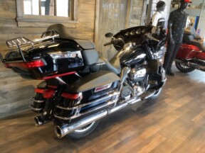 Harley-Davidson® Ultra Limited 2022 FLHTK U876-22 Vivid Black thumb 2