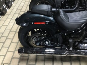 2025 Harley-Davidson® Street Bob® Iron Horse Metallic w/Laced Wheels thumb 3