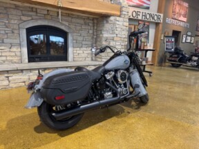Harley-Davidson® Heritage Classic® 2026 FLHC DRK BILIARD GRY thumb 3