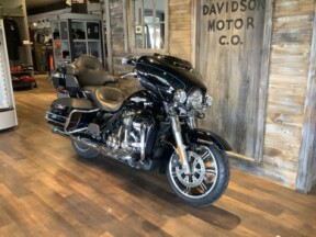Harley-Davidson® Ultra Limited 2022 FLHTK U876-22 Vivid Black thumb 3
