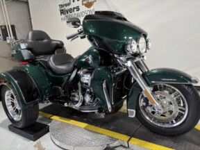 2024 Harley-Davidson® Tri Glide® Ultra Alpine Green / Vivid Black thumb 1