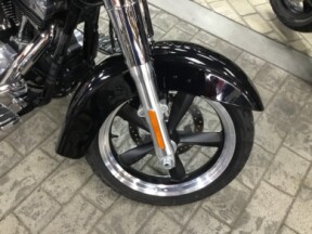 2016 Harley-Davidson® Switchback™ Vivid Black thumb 2