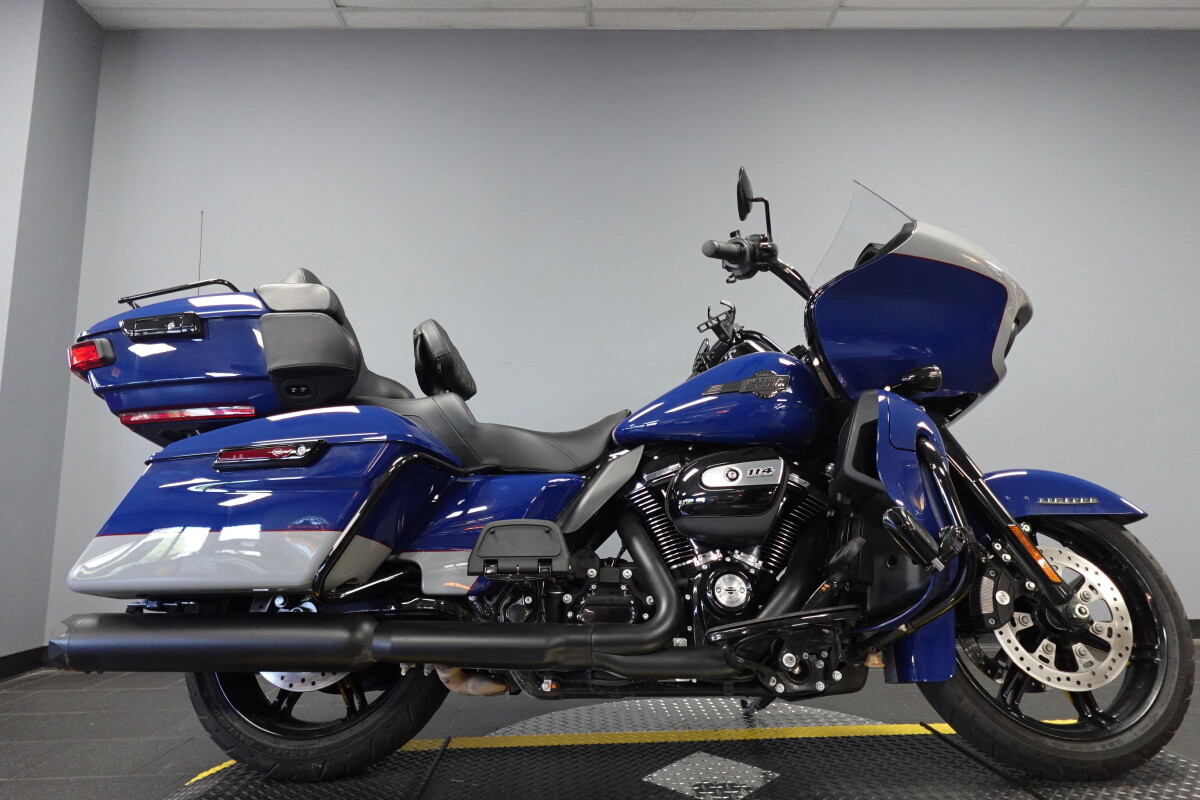 ロンドンブライドル グラディアトゥール カラー:ハイドパーク 2023 Harley-Davidson® Road Glide® Limited Bright Billiard Blue