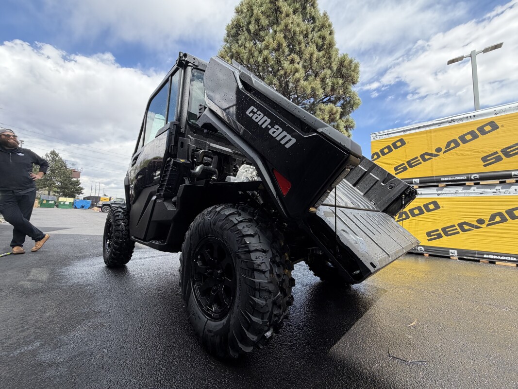 2026 Can-Am Defender XT CAB HD11, photo 8