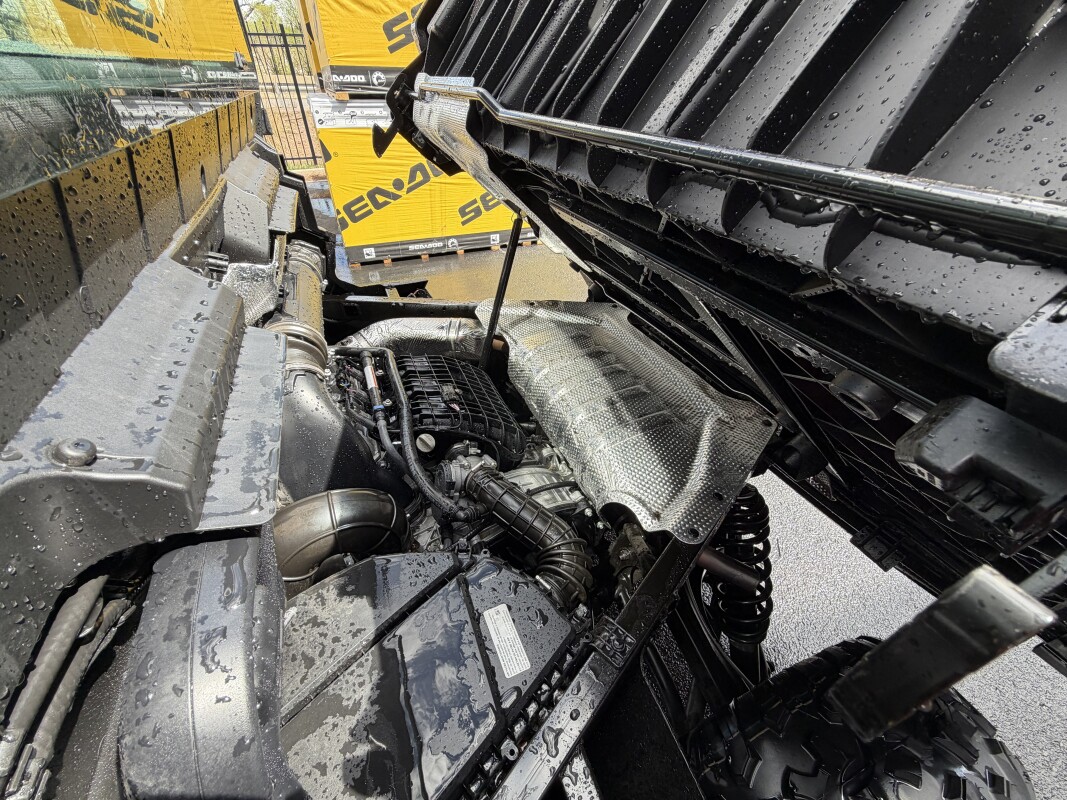 2026 Can-Am Defender XT CAB HD11, photo 6