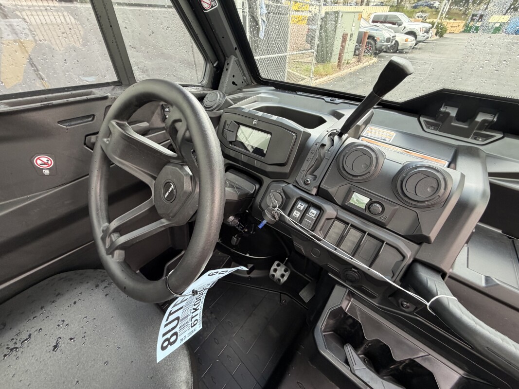 2026 Can-Am Defender XT CAB HD11, photo 10