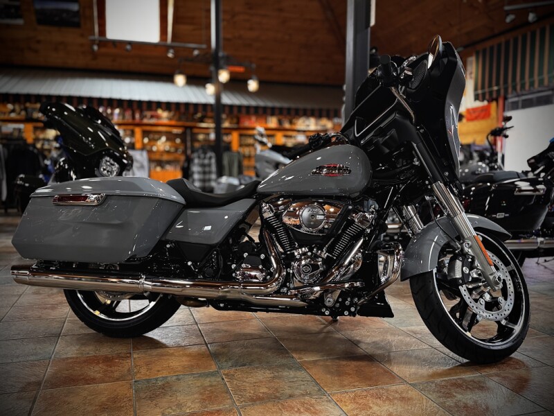 2026 Harley-Davidson® Street Glide® Dark Billiard Gray Chrome Trim