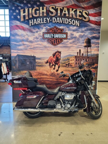 2021 Harley-Davidson<sup>®</sup> Ultra Limited Midnight Crimson FLHTK