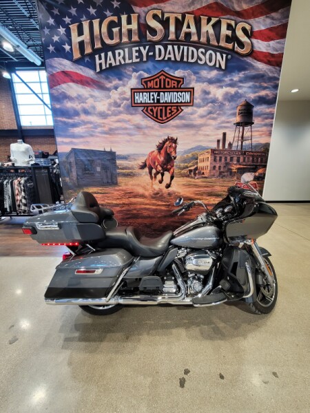 2022 Harley-Davidson® Road Glide® Limited Gauntlet Gray Metallic/Vivid Black FLHTK