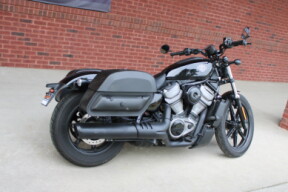 2024 Harley-Davidson® Nightster® Vivid Black thumb 2