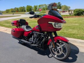 2025 Harley-Davidson® Road Glide® Brilliant Red - Black Finish thumb 3