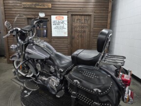 2014 Harley-Davidson® Heritage Softail® Classic 658 CHAR PRL/B SLVR W/ PINS thumb 1