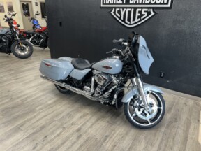 2026 Harley-Davidson® Street Glide® thumb 3