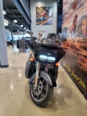 2022 Harley-Davidson® Road Glide® Limited Gauntlet Gray Metallic/Vivid Black FLHTK thumb 1