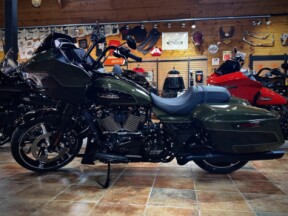 2026 Harley-Davidson® Road Glide® Olive Steel Metallic / Vivid Black Black Trim thumb 3