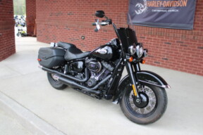2023 Harley-Davidson® Heritage Classic Vivid Black - Black Finish thumb 3