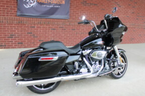 2025 Harley-Davidson® Road Glide™ Vivid Black thumb 2