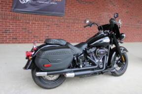 2023 Harley-Davidson® Heritage Classic Vivid Black - Black Finish thumb 2