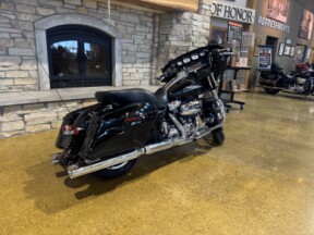 Harley-Davidson® Street Glide® Special 2017 FLHXS BLACK thumb 3