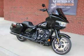 2025 Harley-Davidson® Road Glide® Vivid Black thumb 3