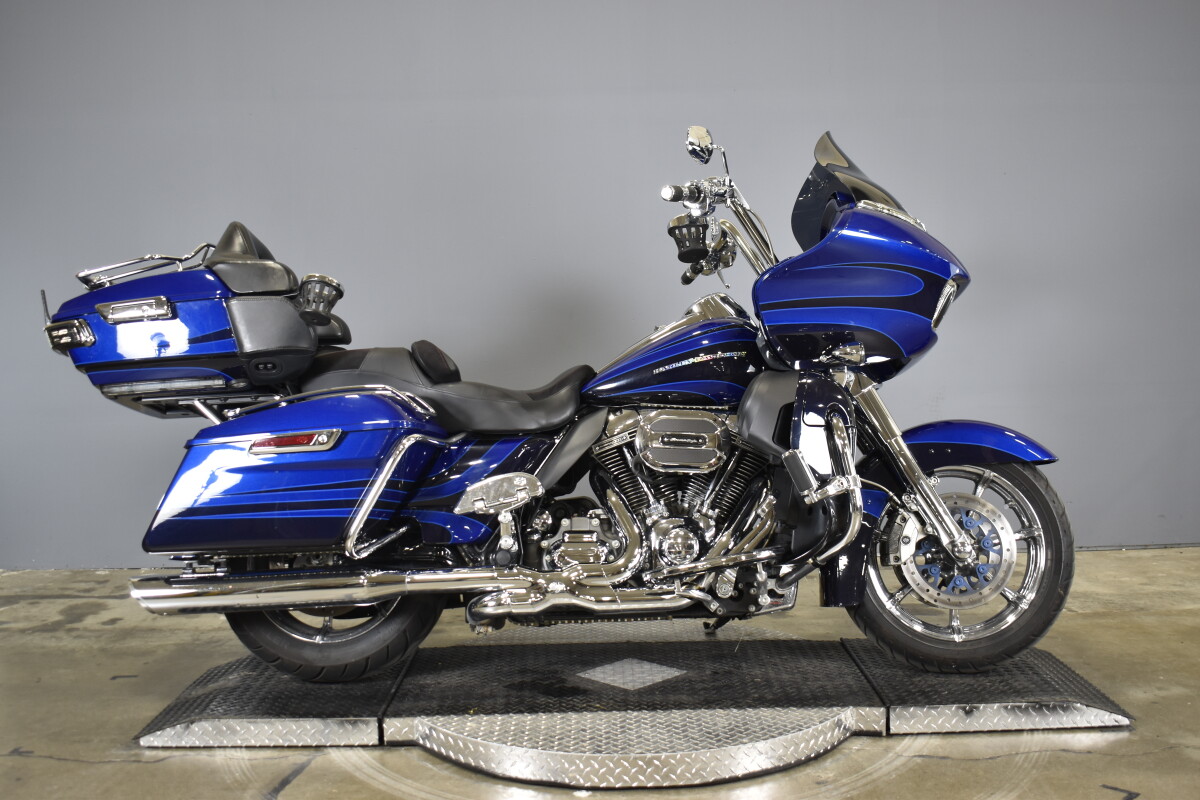 2012 Harley-Davidson® CVO™ Street Glide® Electric Orange and Black