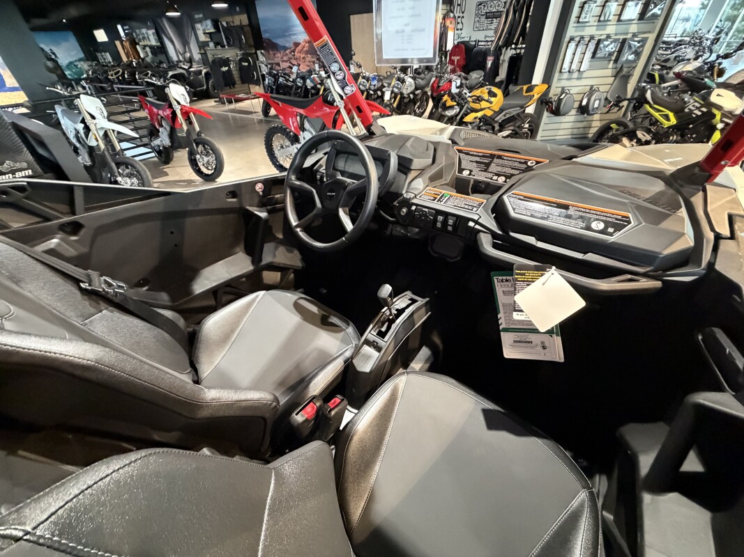 2026 Can-Am Maverick™ Sport X rc 1000R, photo 12