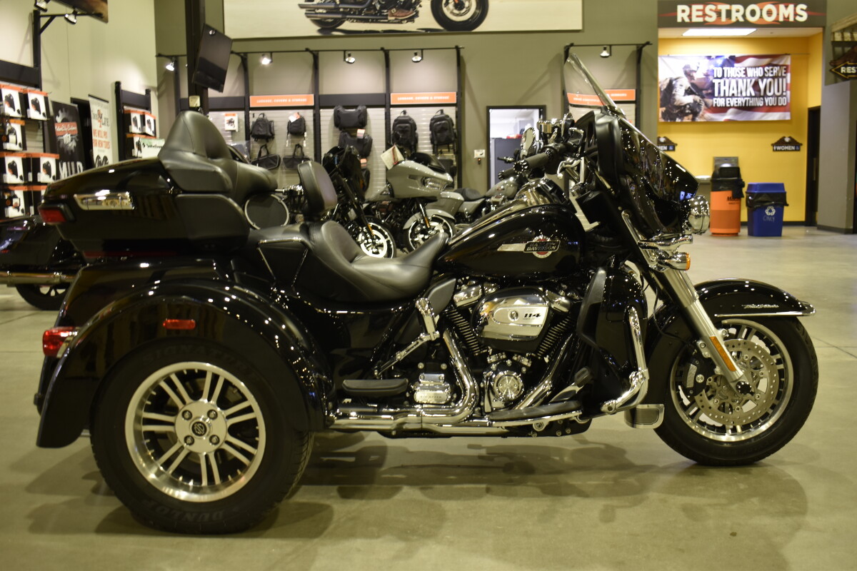 2022 Harley-Davidson® Tri Glide® Ultra Vivid Black | MotorCity