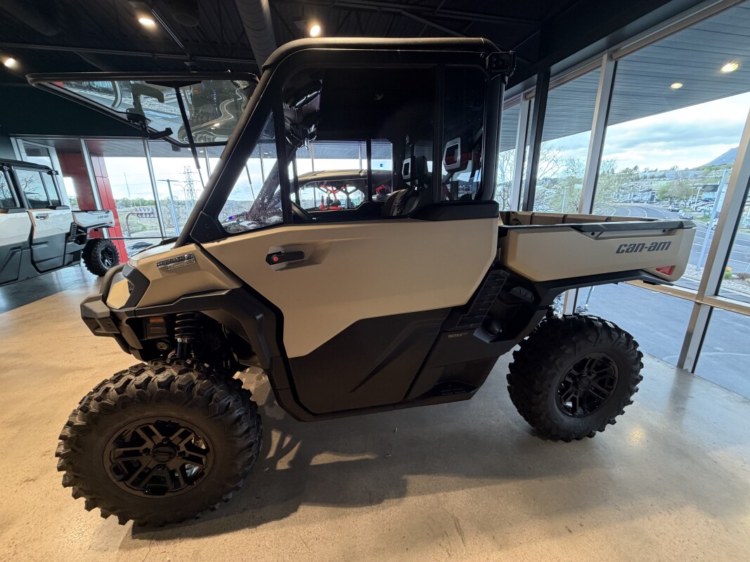 2026 Can-Am Defender Limited HD11, photo 17