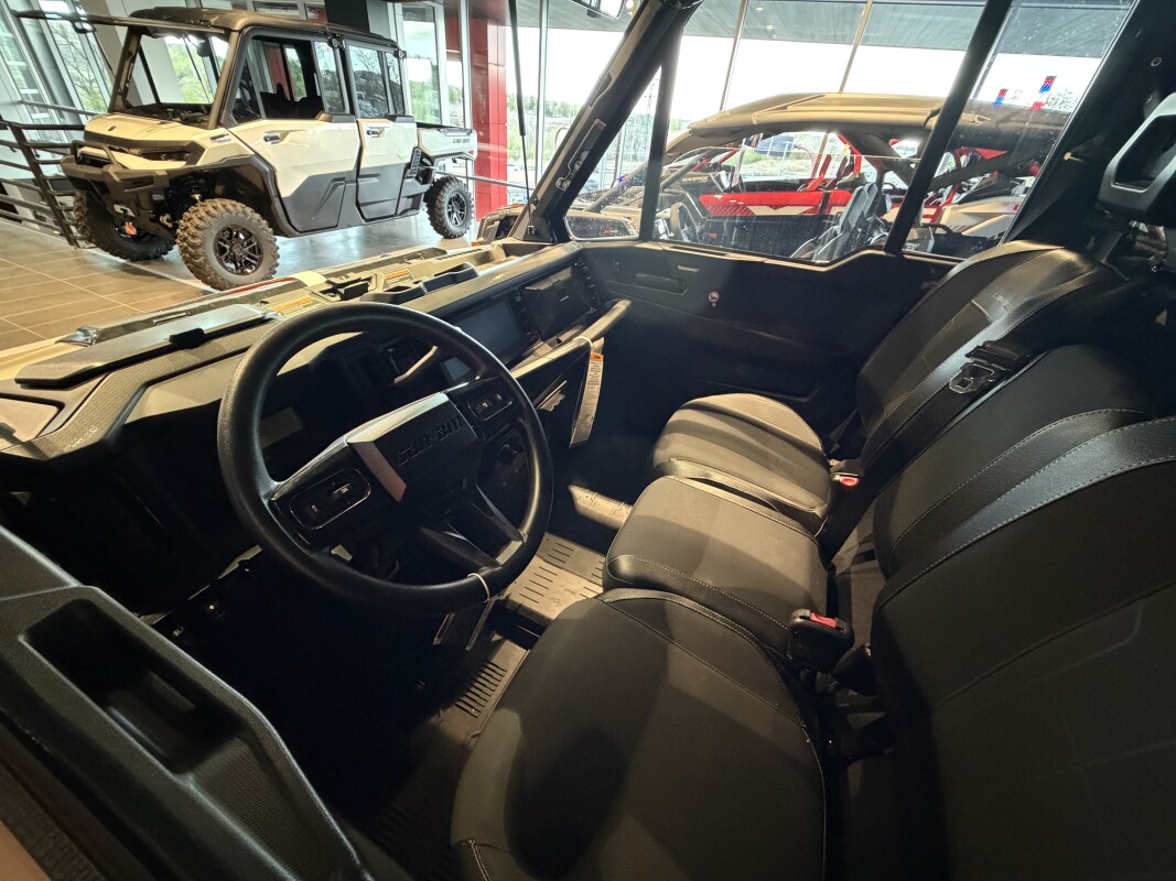 2026 Can-Am Defender Limited HD11, photo 18