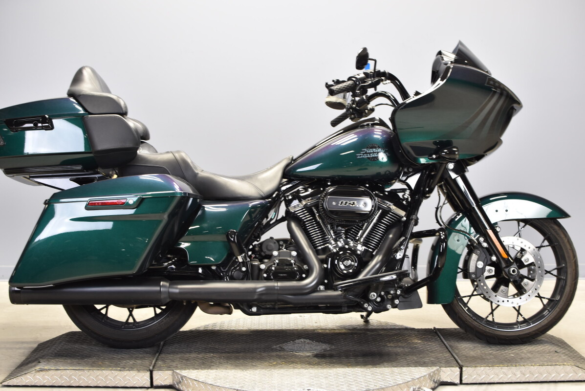 2021 Harley-Davidson® Road Glide® Special Snake Venom - Black 2021 Harley-Davidson® Road Glide® Special Snake Venom - Black