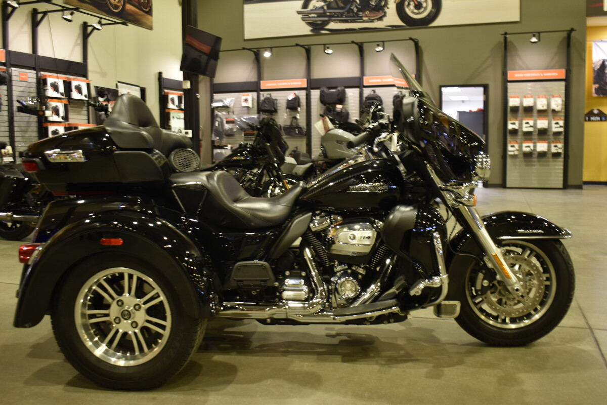2021 Harley-Davidson® Tri Glide® Ultra Vivid Black | MotorCity