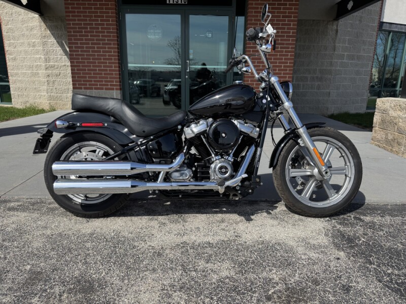2022 Harley-Davidson® Softail Standard® FXST BLACK