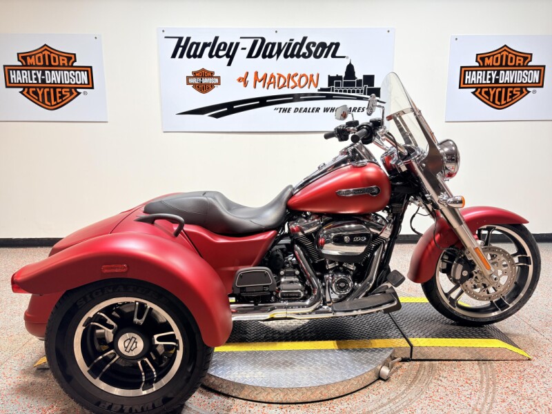 2019 FLRT Harley-Davidson® Freewheeler® Wicked Red Denim