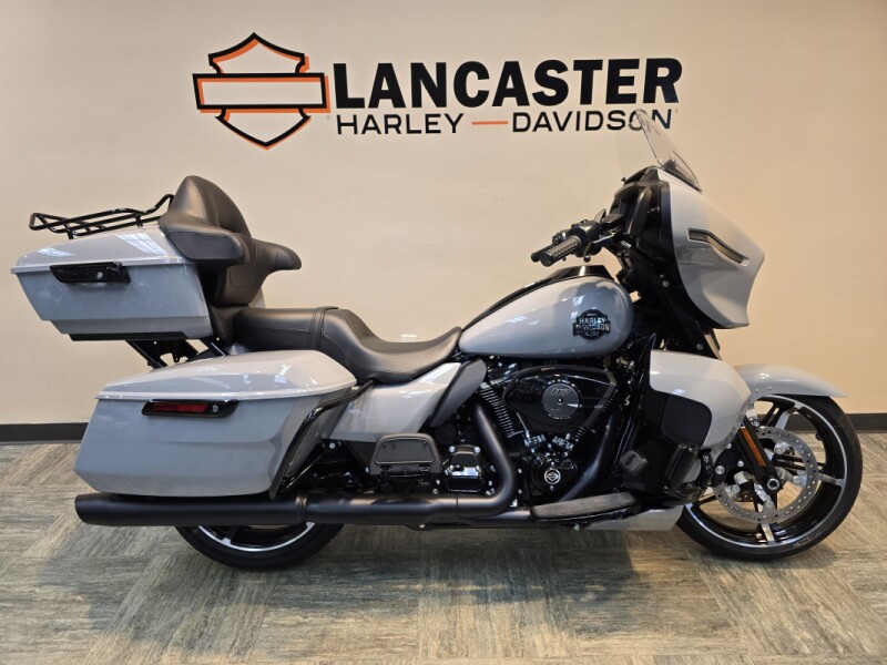 2025 Harley-Davidson® Street Glide® Ultra Billiard Gray - Black Finish FLHXU