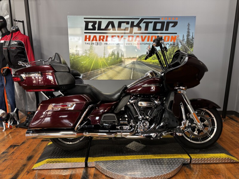 2018 Harley-Davidson® Road Glide® Ultra TWISTED CHERRY W/PINSTRIPE
