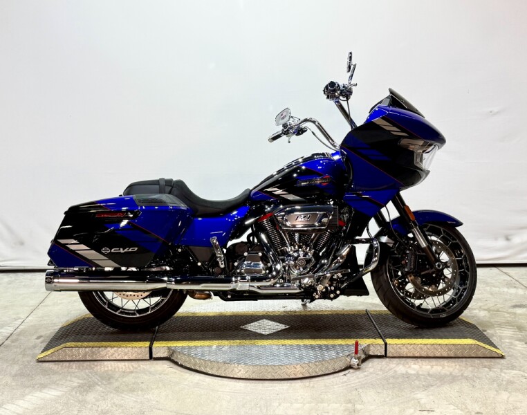 2025 CVO™ Road Glide™ FLTRXSE